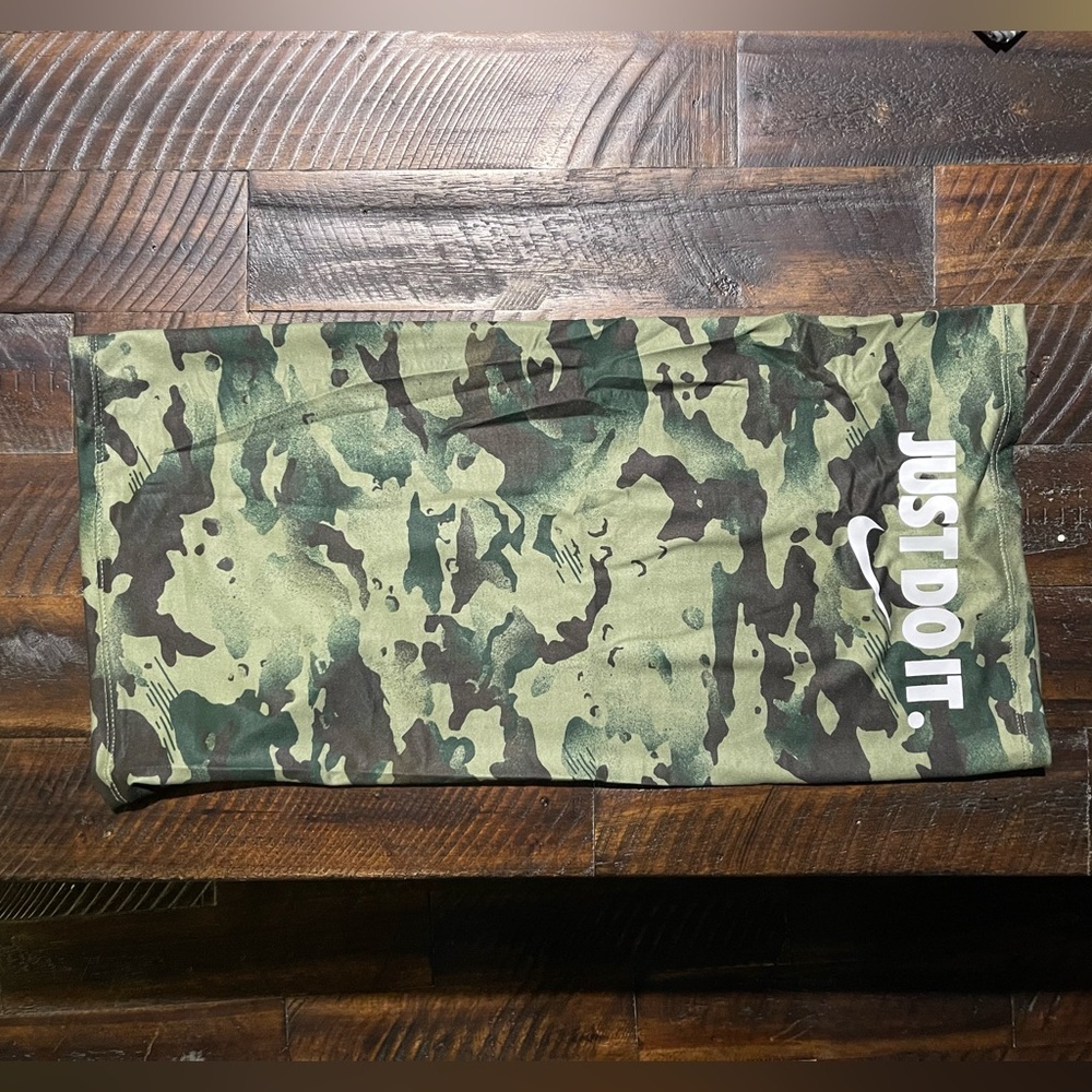 Nike Unisex-Adult Just Do It Running Neck Gaiter Wrap with Dri-Fit Technology